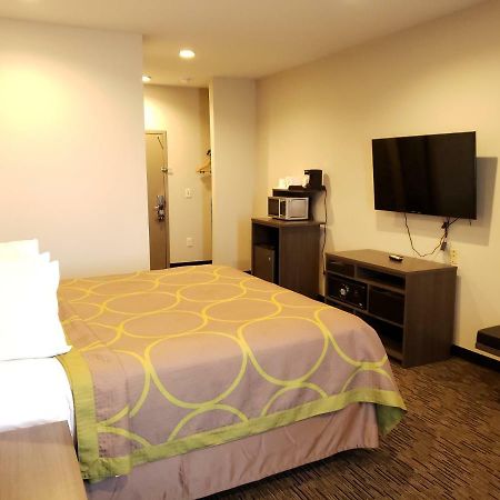 Super 8 By Wyndham St. Louis North Hotell Eksteriør bilde