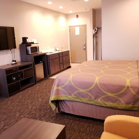 Super 8 By Wyndham St. Louis North Hotell Eksteriør bilde