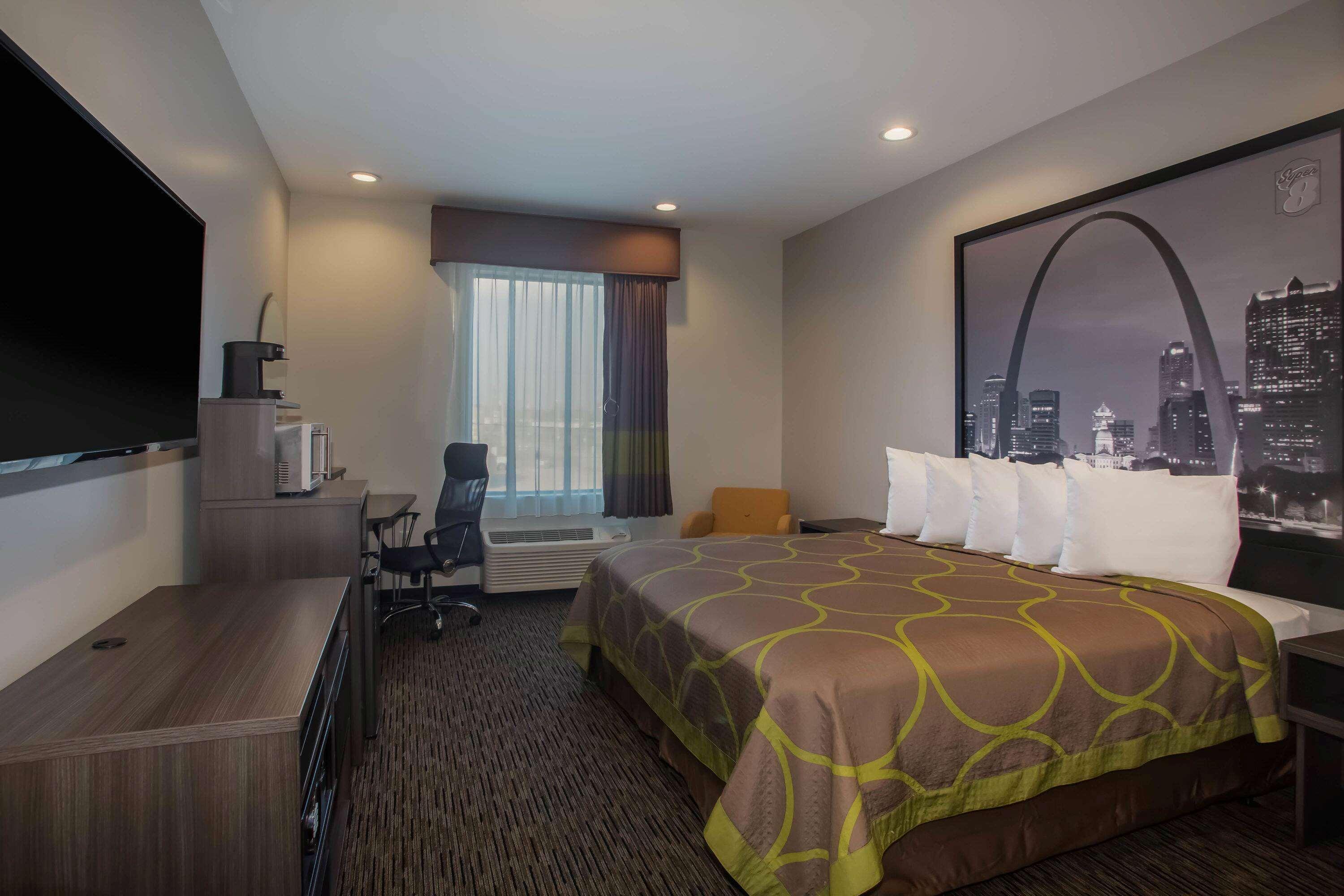 Super 8 By Wyndham St. Louis North Hotell Eksteriør bilde
