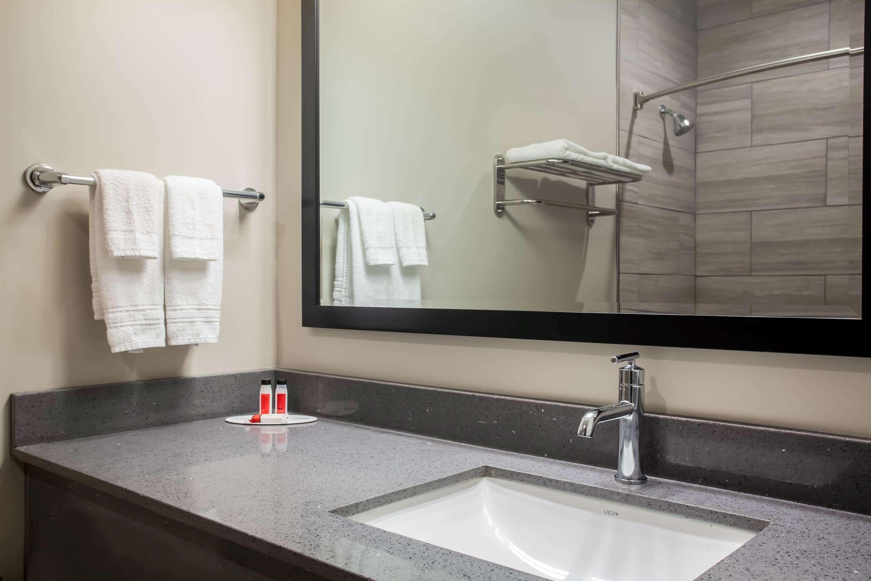 Super 8 By Wyndham St. Louis North Hotell Eksteriør bilde