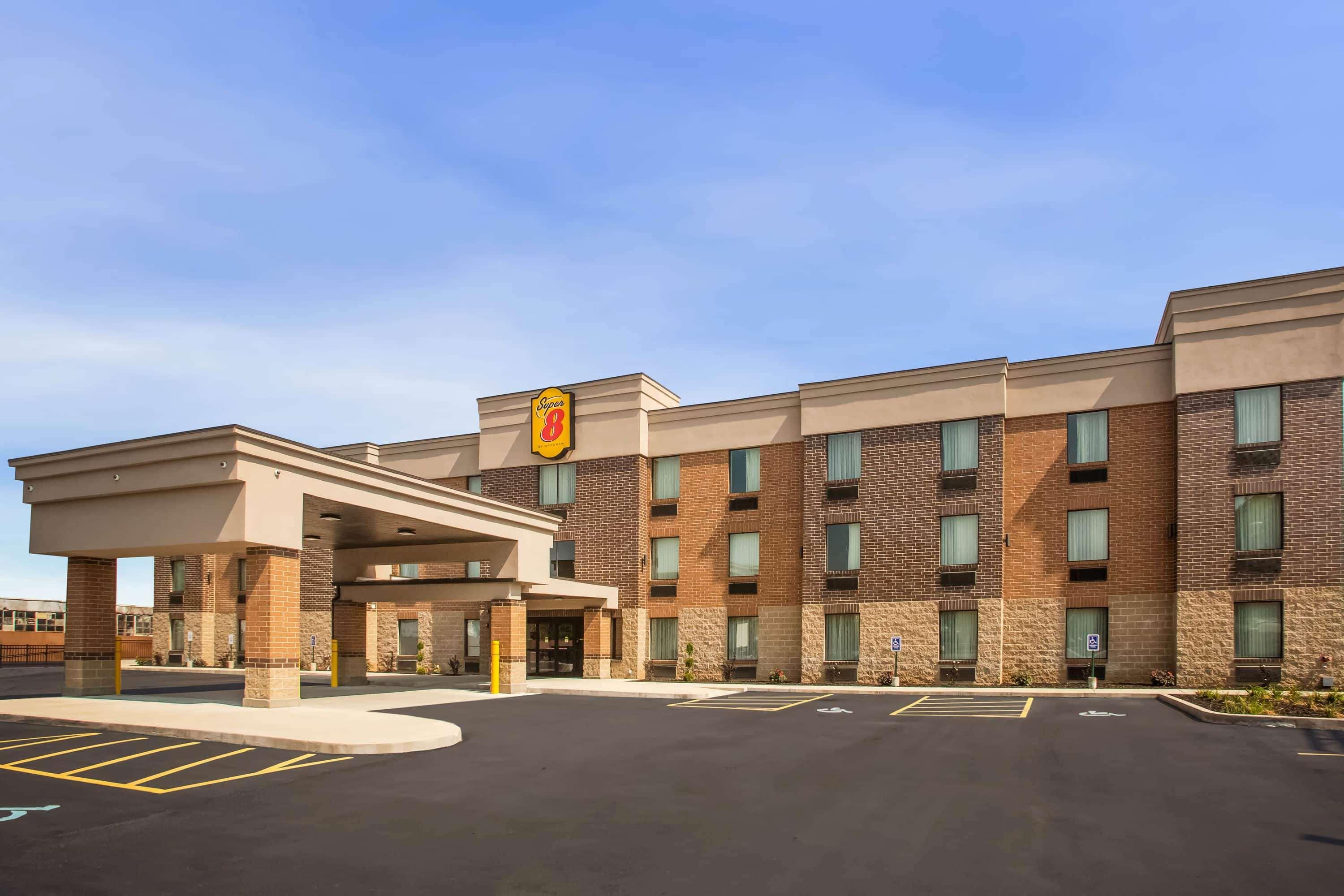 Super 8 By Wyndham St. Louis North Hotell Eksteriør bilde