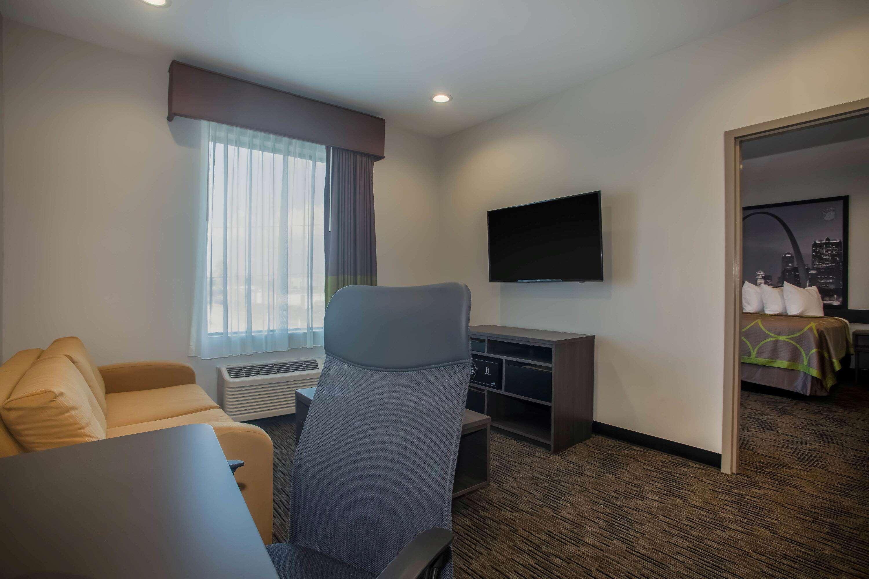 Super 8 By Wyndham St. Louis North Hotell Eksteriør bilde