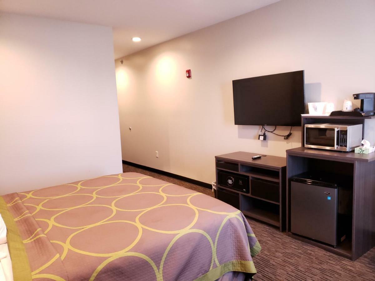 Super 8 By Wyndham St. Louis North Hotell Eksteriør bilde