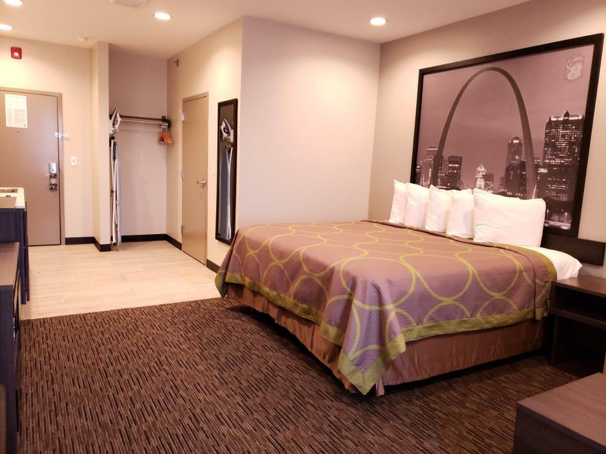 Super 8 By Wyndham St. Louis North Hotell Eksteriør bilde