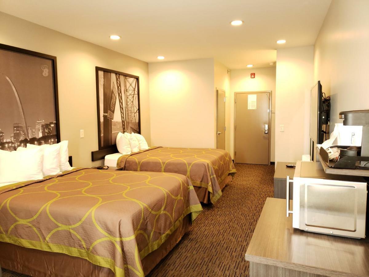 Super 8 By Wyndham St. Louis North Hotell Eksteriør bilde