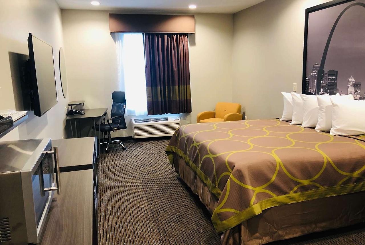 Super 8 By Wyndham St. Louis North Hotell Eksteriør bilde